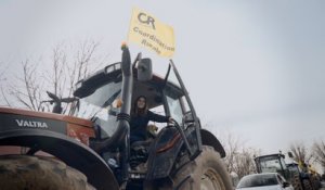 Blocage de Paris : « S'il faut y aller on ira », promettent des agriculteurs rassemblés à Roissy