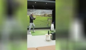 Bayern - L'incroyable coup de Kane sur un simulateur de golf