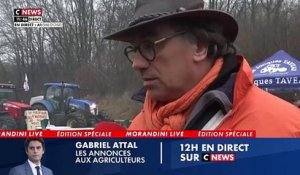 Surprise : En plein direct depuis un blocage sur l'A1, ce midi dans Morandini Live, un agriculteur décide de montrer ses fesses aux téléspectateurs de CNews !