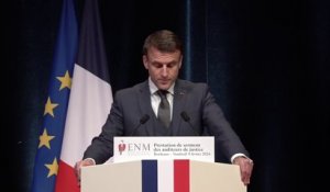 "Il faut que notre République rende la justice avec rapidité, efficacité et responsabilité", affirme Emmanuel Macron lors de la prestation de serment des élèves de l'École nationale de la magistrature