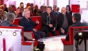 Le chanteur Frédéric François débarque sur le plateau de "Vivement dimanche" sur France 3 avec le bras en écharpe: "Mon épaule s’est cognée contre un mur et elle s’est cassée en deux parties" - Regardez
