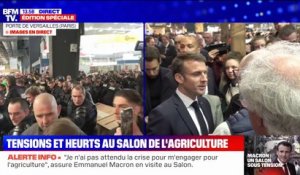 Tensions et heurts au Salon de l'agriculture alors qu'Emmanuel Macron continue d'échanger avec certains agriculteurs
