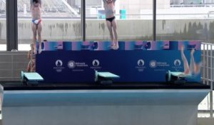 Un plongeur chute lors de l'inauguration du centre aquatique olympique à Saint-Denis