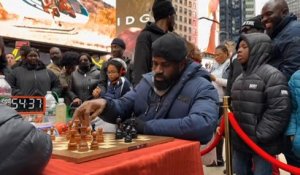 Un Nigérian joue pendant plus de 58 heures d’affilée aux échecs sans perdre et bat un record du monde