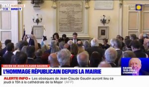 Plusieurs dizaines d’élus et de conseillers municipaux se sont regroupés hier soir à la mairie de Marseille pour rendre hommage à l’ancien maire Jean-Claude Gaudin, décédé lundi à 84 ans - VIDEO