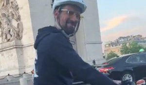 Roland-Garros 2025 - La "Djoko Détente" vous connaissez ? Novak Djokovic en vélo sur les Champs-Elysées avant de jouer Corentin Moutet ce jeudi