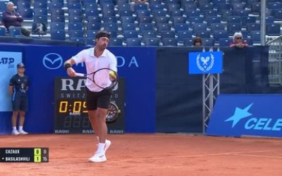 Gstaad - Cazaux renverse Basilashvili
