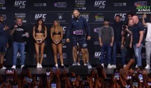 UFC 319 - Le face-à-face tendu entre Chimaev et Du Plessis