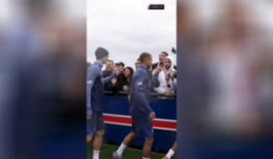 PSG - Les fans bouillants à l'entraînement avant le Classique !