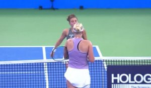 Wuhan - Paolini profite de l'abandon de Tauson