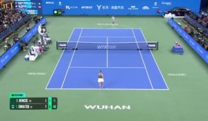 Wuhan - Swiatek s'impose et file en quarts