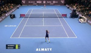 Almaty - Medvedev tient son ticket pour la finale