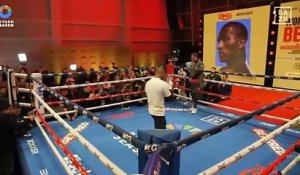Benn et Eubank s'échauffent sur le ring avant leur combat - Boxe