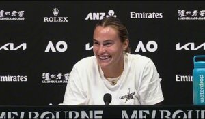 Tennis - Open d'Australie 2026 - Aryna Sabalenka raconte les points de suture de son coach : "Il aime la douleur !"