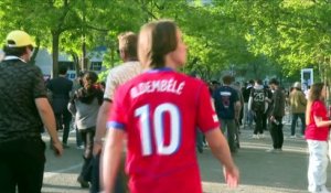 Sérénité et ambiance détendue autour du Parc avant PSG-Bayern - Foot - Ligue des champions - PSG