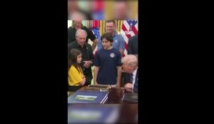 Trump humilie une fillette dans le Bureau ovale