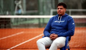 On a suivi le joueur amateur qui raconte sur Youtube ses cassages de raquettes - Tennis - Documentaire