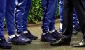 Emmanuel Macron rend visite aux Bleus à Clairefontaine