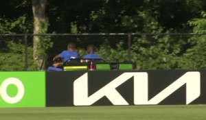Bleus - Les joueurs ont trouvé leur nouveau bolide : la voiturette de jardinage !