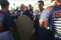 Espagne - Luis de la Fuente reçoit une Coupe du monde… à son effigie !
