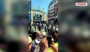 Le bain de foule de Zinédine Zidane après sa nomination en tant que sélectionneur des Bleus - Foot