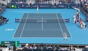 Cincinnati - Rybakina abandonne, Swiatek file en demi-finales