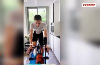 Deux semaines après sa blessure sur la Vuelta, Tadej Pogacar déjà de retour sur un vélo d’appartement - Cyclisme