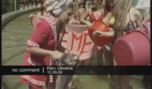 Manifestation en bikini à Kiev