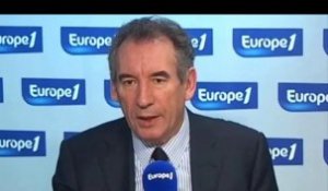 Bayrou dénonce "les incohérences de Sarkozy"