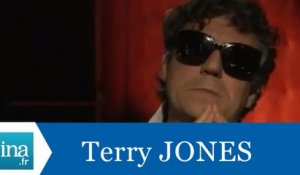 Terry Jones répond à Terry Jones (Part 2) - Archive INA
