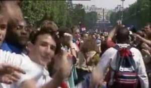 France 98: Les Bleus sur les Champs Elysées - Archive vidéo INA