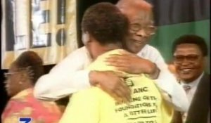 Nelson Mandela quitte l'ANC - Archive vidéo INA