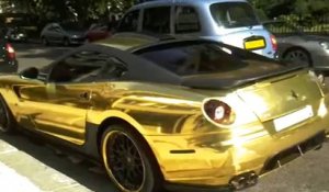 Une Ferrari entierement en or.