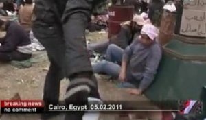 Des égyptiens nettoient la place Tahrir - no comment