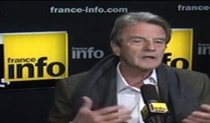 Kouchner juge "courageux" la reconnaissance de l'opposition
