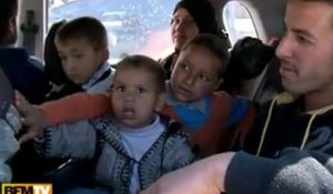 Fuite de civils sur la route Ajdabiya en Libye