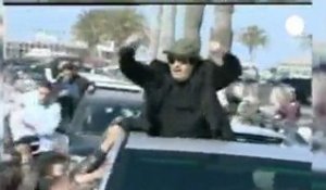 Sortie triomphale de Kadhafi dans les rues... - no comment