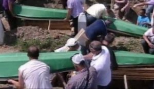 L'amertume des proches des victimes de Srebrenica