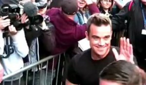 Robbie Williams annonce la naissance de sa fille Theodora Rose