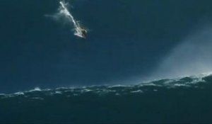 Record : il surfe sur une vague de 27 mètres