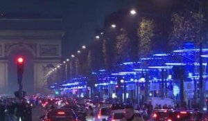 L'avenue des Champs Elysées illuminée pour les fêtes