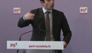 Benoît Hamon dénonce la "politicaillerie" de François Fillon