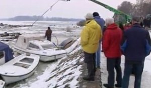 Serbie : les bateaux menacés par des blocs de glace