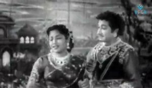 Sarangadhara - Sivaji Ganesan Romancing With Rajasulokshana At Park