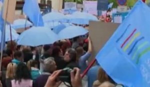 Slovénie : Les fonctionnaires en grève contre les...