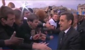 Top 5 : Sarkozy planque sa montre, un strip-tease gâché, et la fidélité d'un chien