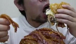 Au Japon, Burger King invente le burger avec 1050 tranches de bacon