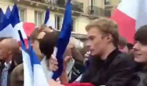 Des militants UMP chantent la marseillaise