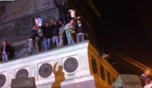 Evacuation de la place de la Bastille après la victoire de Hollande