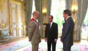 François Hollande reçoit la Grand croix de la Légion d'honneur
